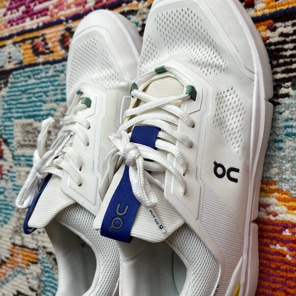 ON ROGER PRO TENNIS SHOE SIZE 10.5 MENS (WORN TWICE - IN GREAT SHAPE) - Picture 2 of 8